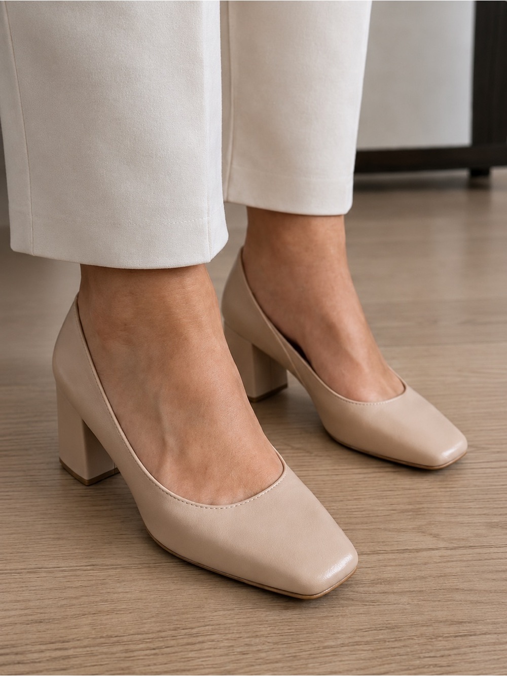 Naturalizer Warner Nude Square Toe Block Heel Pumps Size 8M Chic